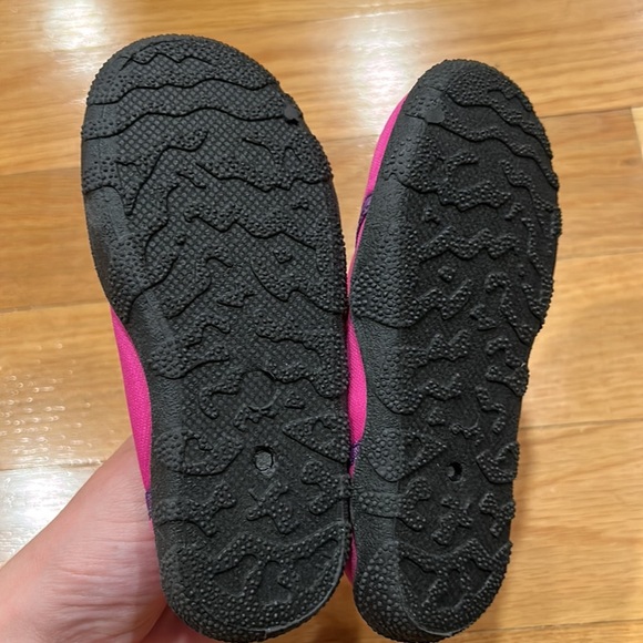 Swim ways 7/8 toddler kids swim shoes never worn - Picture 2 of 3